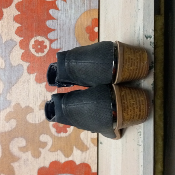 Simply Vera Vera Wang Vienna Blue, Pointed Toe, Inside Zip, Ankle Boots - Picture 7 of 16